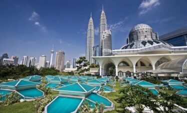 Malaysia: 7 Days / 6 Nights of City Life & Tropical Islands